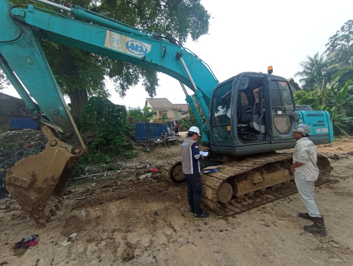 Tenaga Ahli Pesawat Angkat Dan Angkut PJK3 PT.Cipta Mas Jaya Dengan Sertifikat PPJK33 /SKP Sedang Riksa Uji Excavator