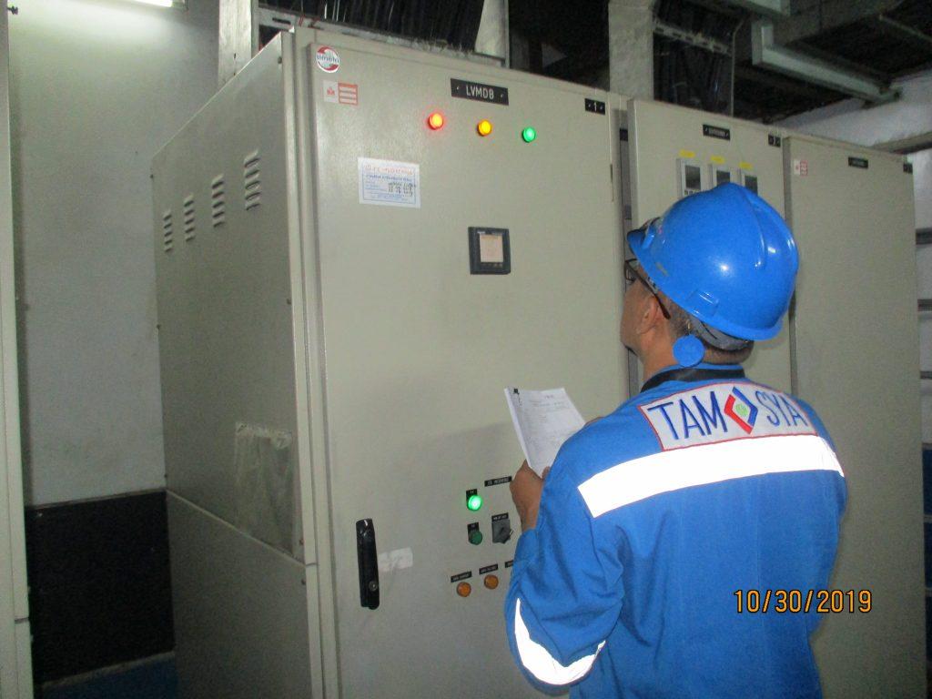 Riksa uji Automatic Transfer Switch (ATS) adalah prosedur pemeriksaan penting yang memastikan perangkat berfungsi dengan baik dalam mengalihkan pasokan listrik secara otomatis saat terjadi pemadaman pada sumber utama, sehingga menjaga kontinuitas pasokan listrik dalam instalasi.