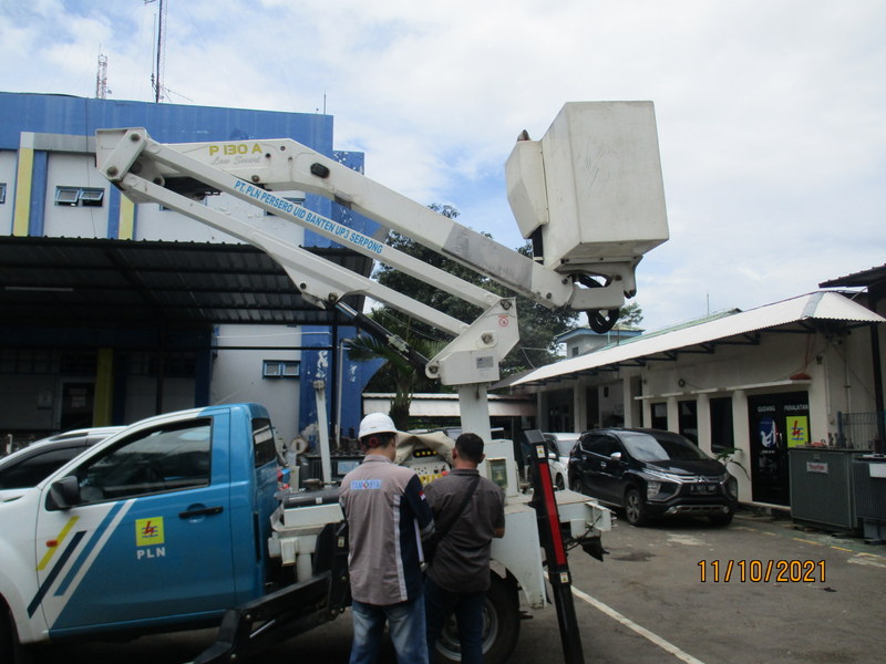 Riksa uji Aerial Work Platform (AWP) adalah langkah krusial untuk memastikan keselamatan operasional dan efisiensi alat dalam pekerjaan di ketinggian, melindungi pekerja dari risiko kecelakaan dan memenuhi standar keselamatan kerja yang berlaku.