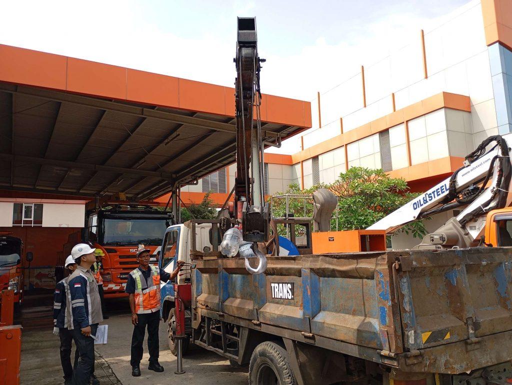 Riksa uji vehicle mounted crane adalah proses kritis yang menjamin keselamatan dan efisiensi operasional alat berat, memastikan setiap komponen berfungsi dengan baik sesuai standar keselamatan yang ditetapkan.