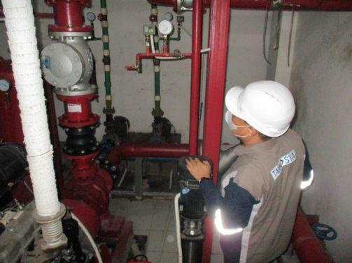 Pemeriksaan dan pengujian hydrant adalah upaya untuk memastikan bahwa komponen dan sistem hydrant dalam kondisi optimal, termasuk aliran air dan tekanan, guna mendukung efisiensi dalam situasi darurat kebakaran.